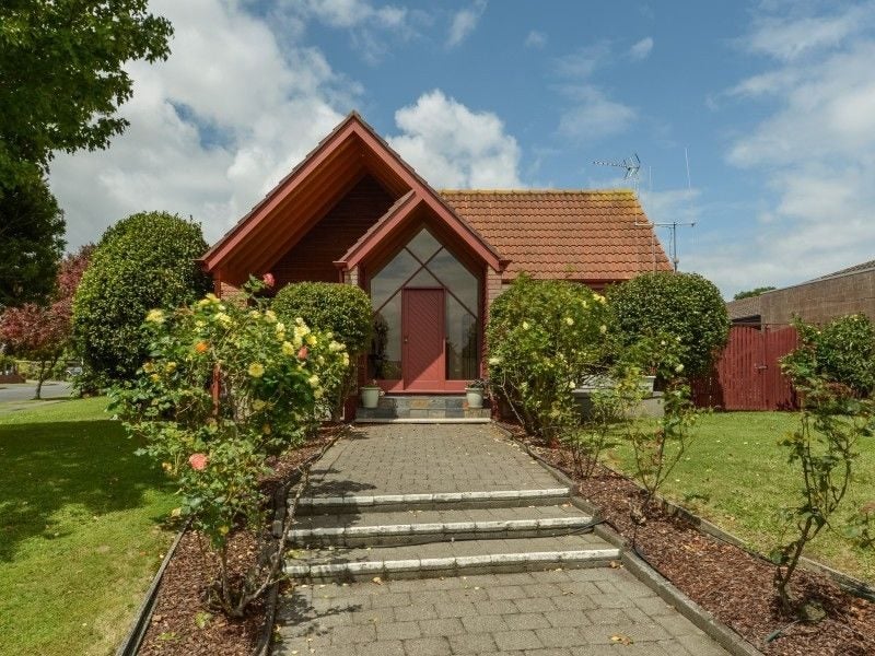 74 Chedworth Avenue, Chedworth, Hamilton - Carousel 1