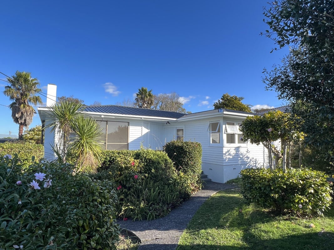 708 East Coast Road, Pinehill, Auckland - Carousel 1