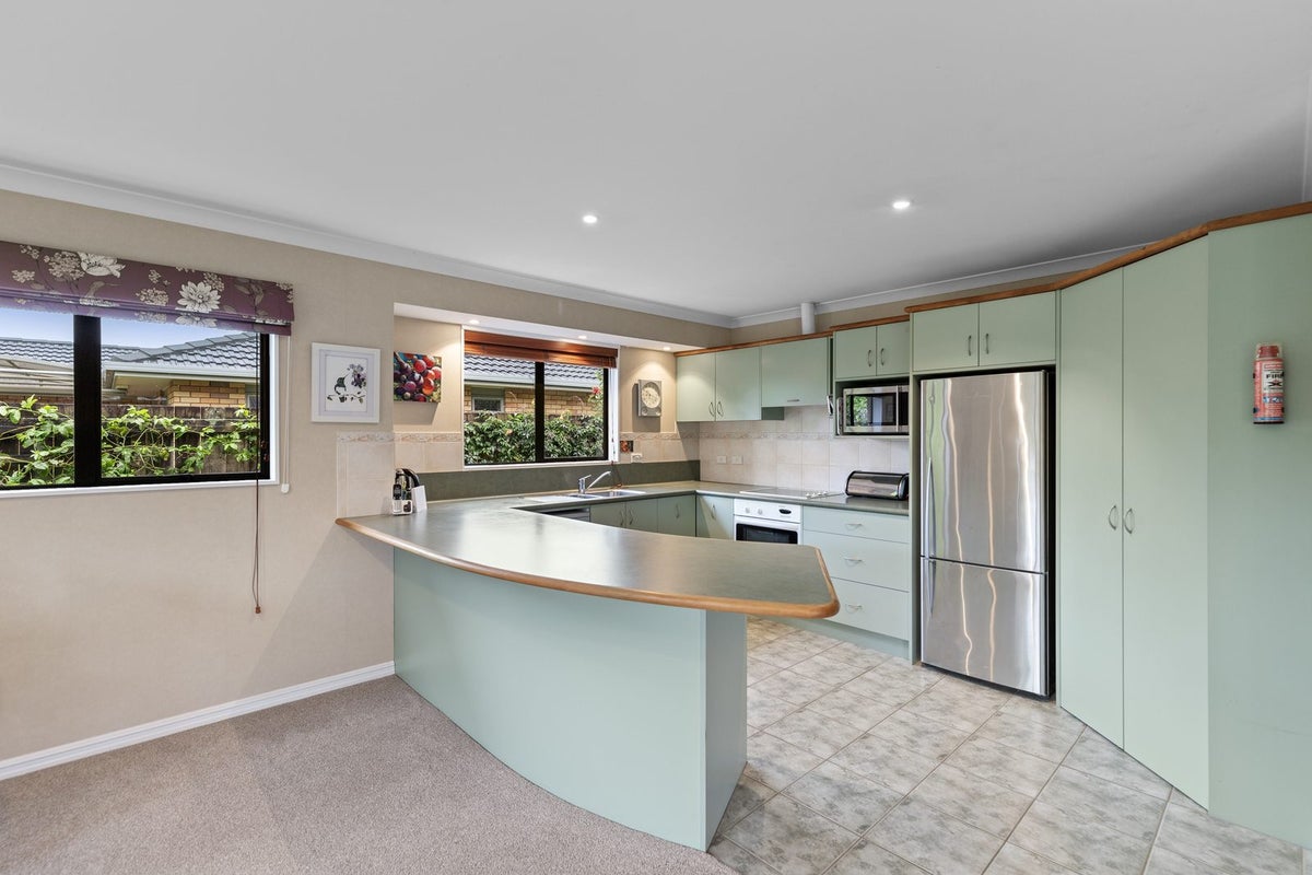 5 Chesterton Drive, Leamington, Cambridge - Carousel 2