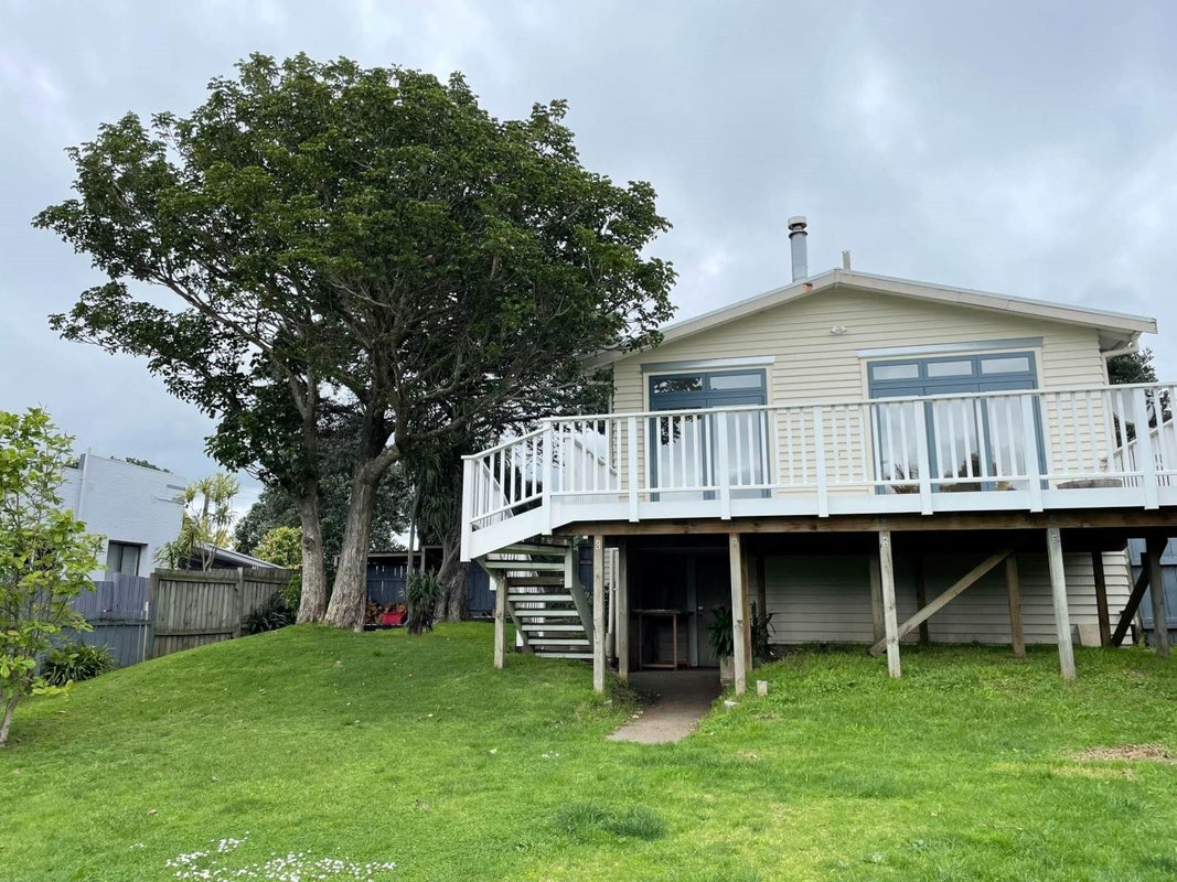 9 Rimu Road, Mangere Bridge, Auckland - Carousel 2
