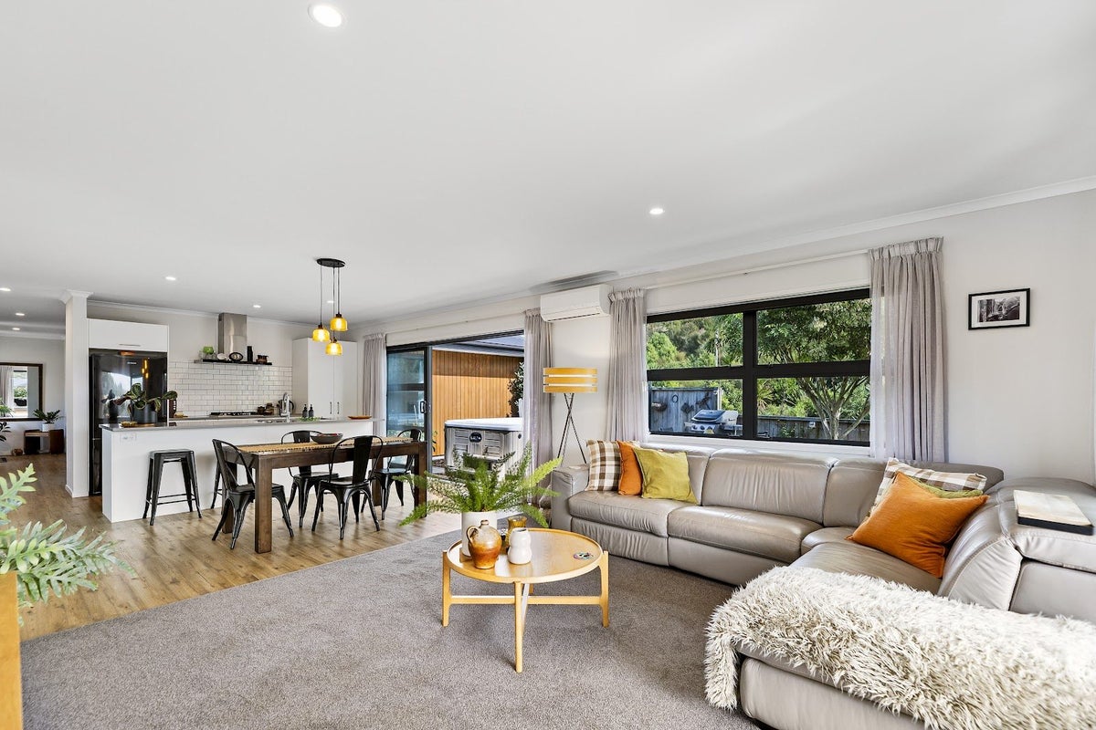 38 Pakanga Grove, Pyes Pa, Tauranga - Carousel 2