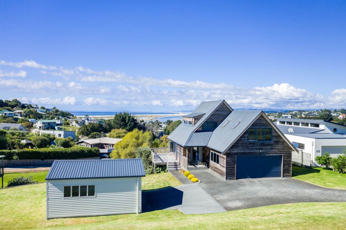 42 Cullen Street, Mangawhai Heads, Mangawhai - Carousel 1