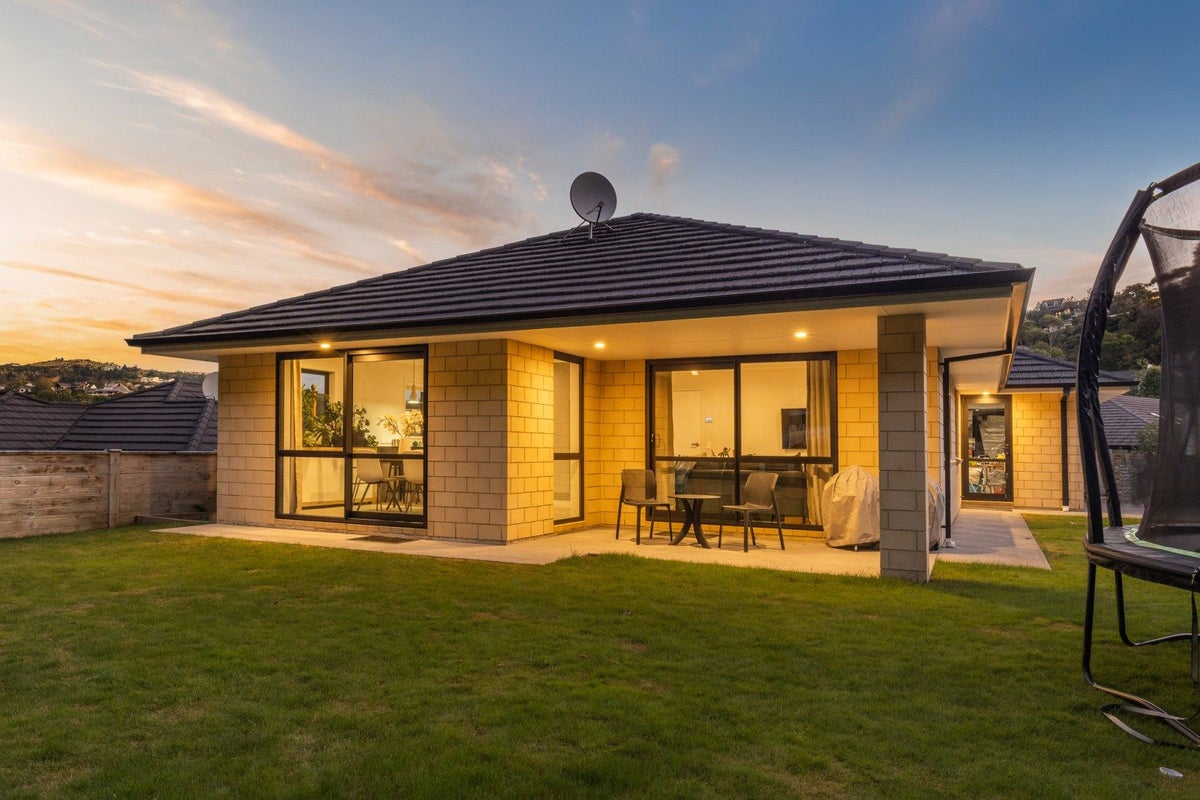 28 Mooring Close, Whitby, Porirua - Carousel 24