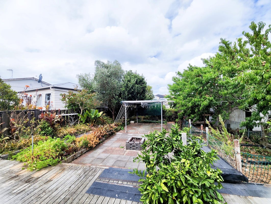 324 Bucklands Beach Road, Bucklands Beach, Auckland - Carousel 11