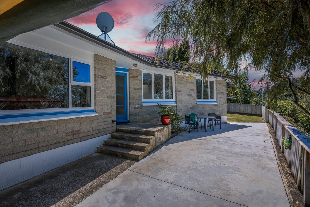 20 Pinehaven Road, Pinehaven, Upper Hutt - Carousel 1