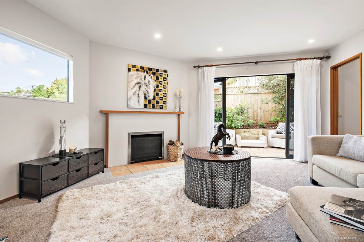 2/7 Jutland Street, Mairangi Bay, Auckland - Carousel 1