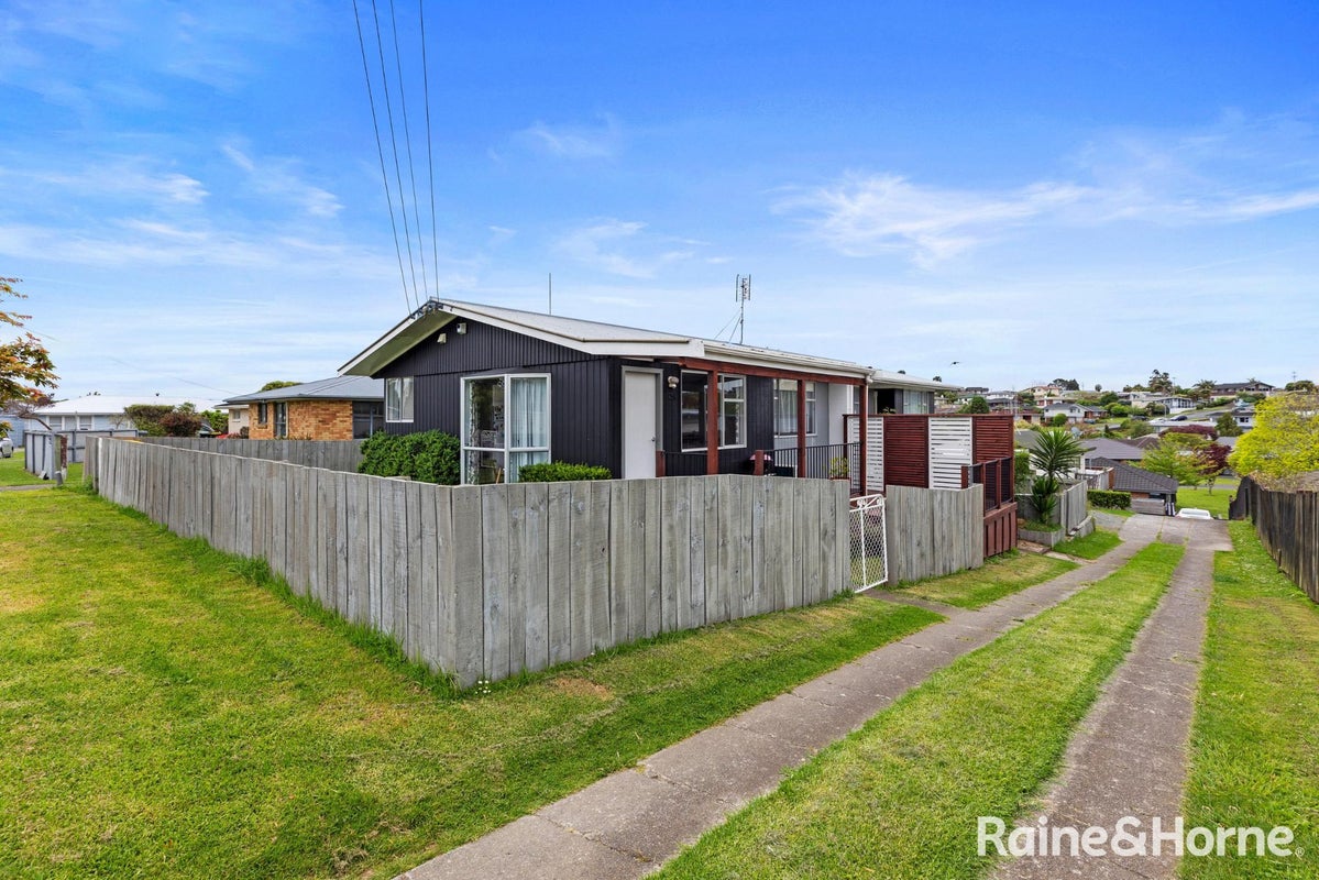 25A Linton Crescent, Matua, Tauranga - Carousel 1
