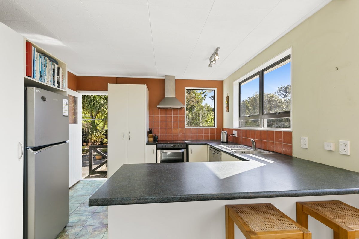 26 Trebann Street, Paparangi, Wellington - Carousel 21