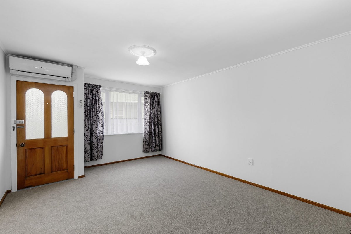 8A Stamford Grove, Avalon, Lower Hutt - Carousel 2