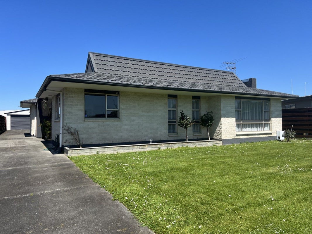 12 Geraldine Crescent, Cloverlea, Palmerston North - Carousel 1