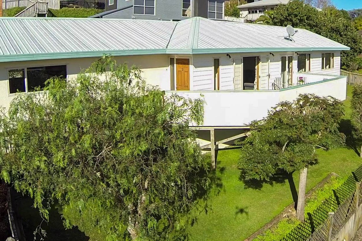 31C Avonleigh Road, Green Bay, Auckland - Carousel 1