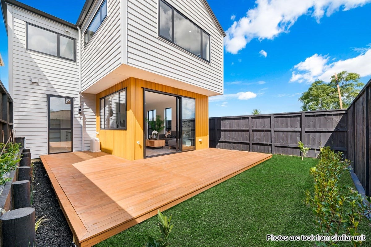 11/90 Picasso Drive, West Harbour, Auckland - Carousel 1