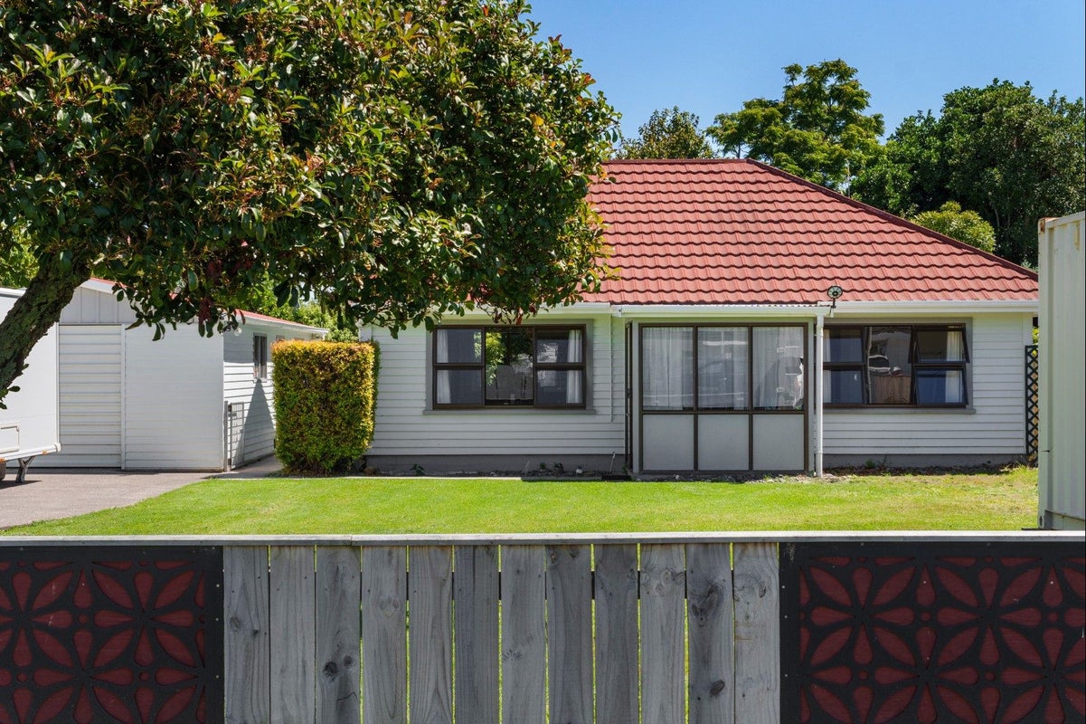 6 Charles Street, Riverdale, Gisborne - Carousel 2