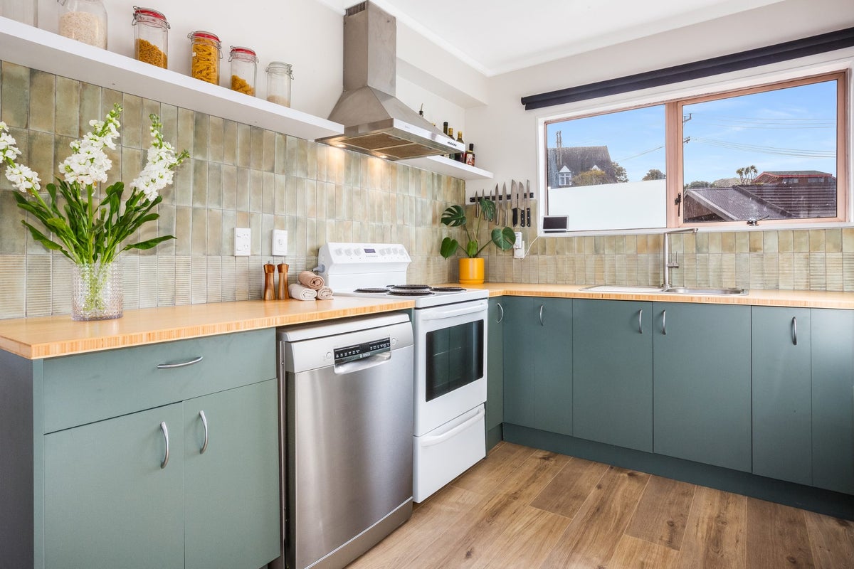 4/22 RICHARD ST, TITAHI BAY, PORIRUA - Carousel 2