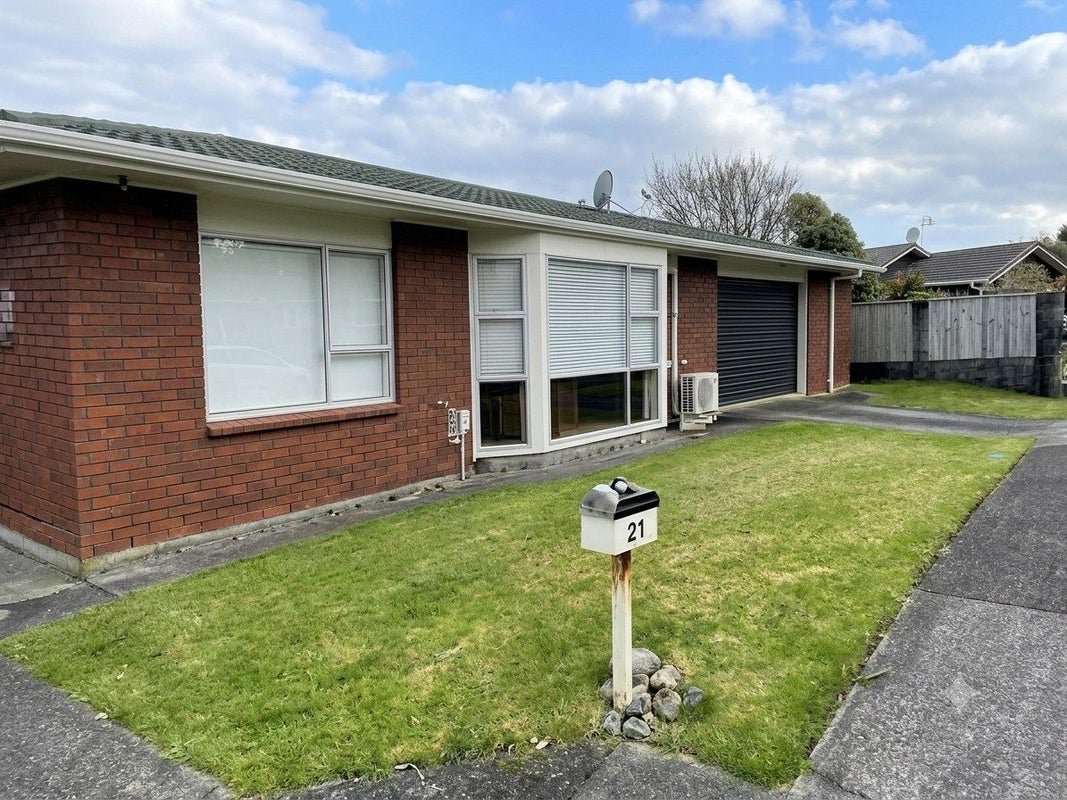 21 Mayfair Place, Westown, New Plymouth - Carousel 1