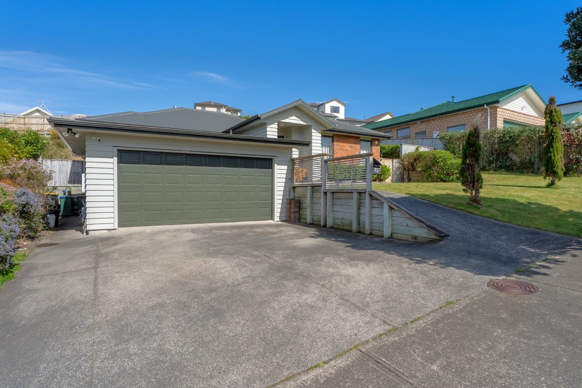 42 Tongariro Drive, Aotea, Porirua - Carousel 2