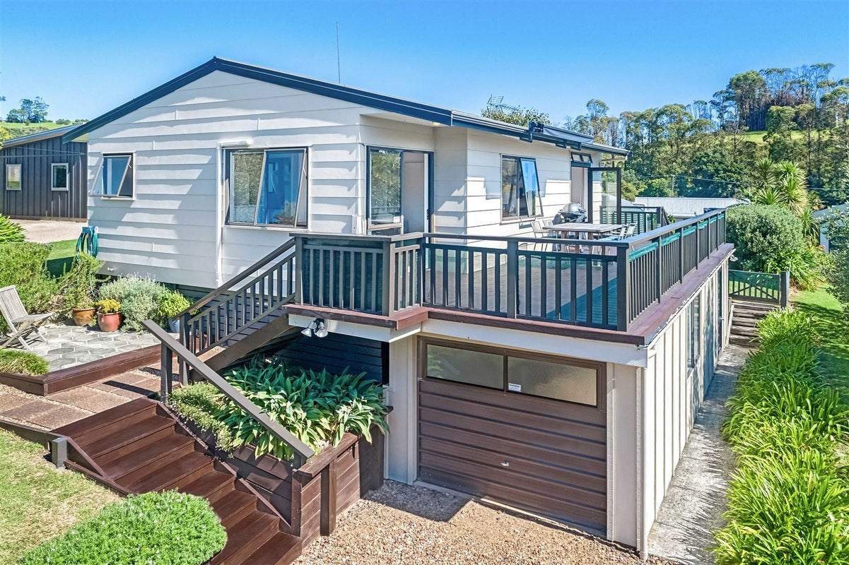 16 Trig Hill Road, Onetangi, Waiheke Island - Carousel 1