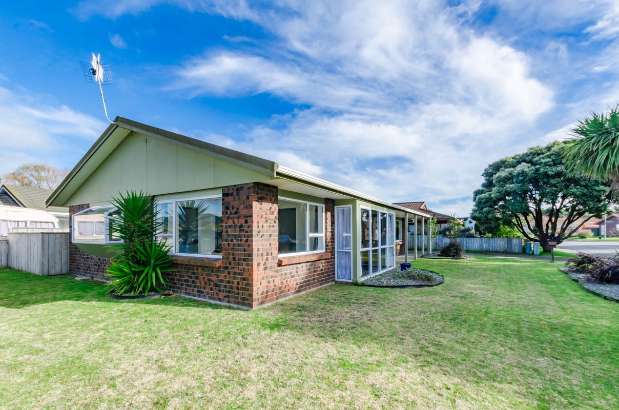 30 The Avenue, Paraparaumu Beach, Paraparaumu - Carousel 1