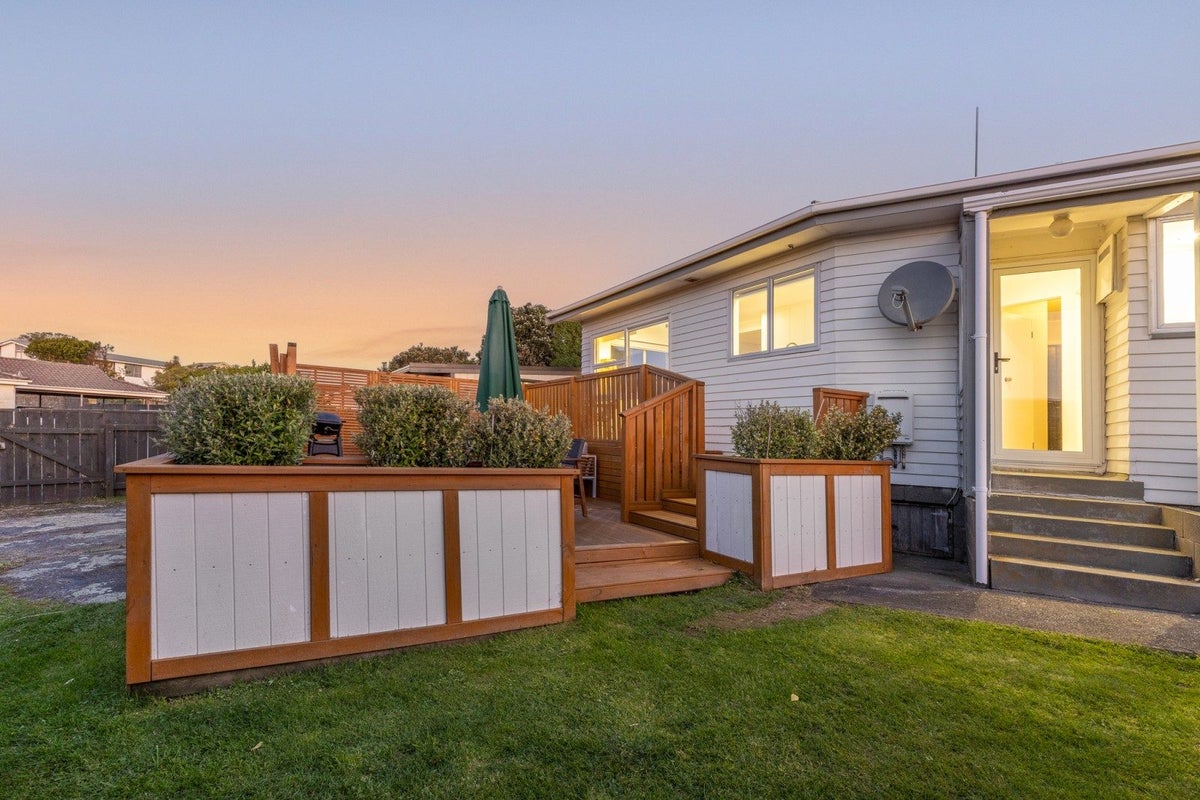 2 Pennant Grove, Titahi Bay, Porirua - Carousel 23