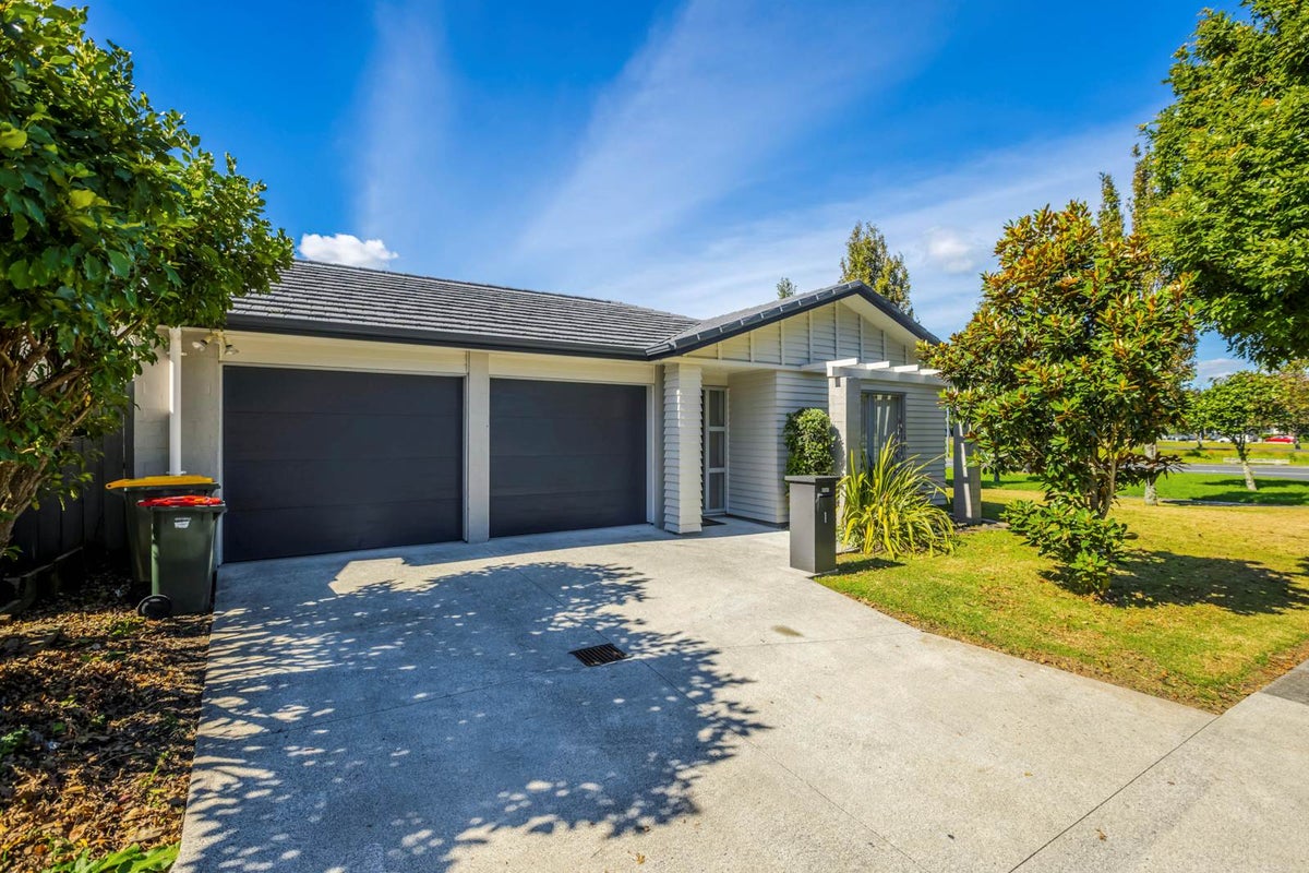 1 Pipipi Crescent, Takanini, Auckland - Carousel 1