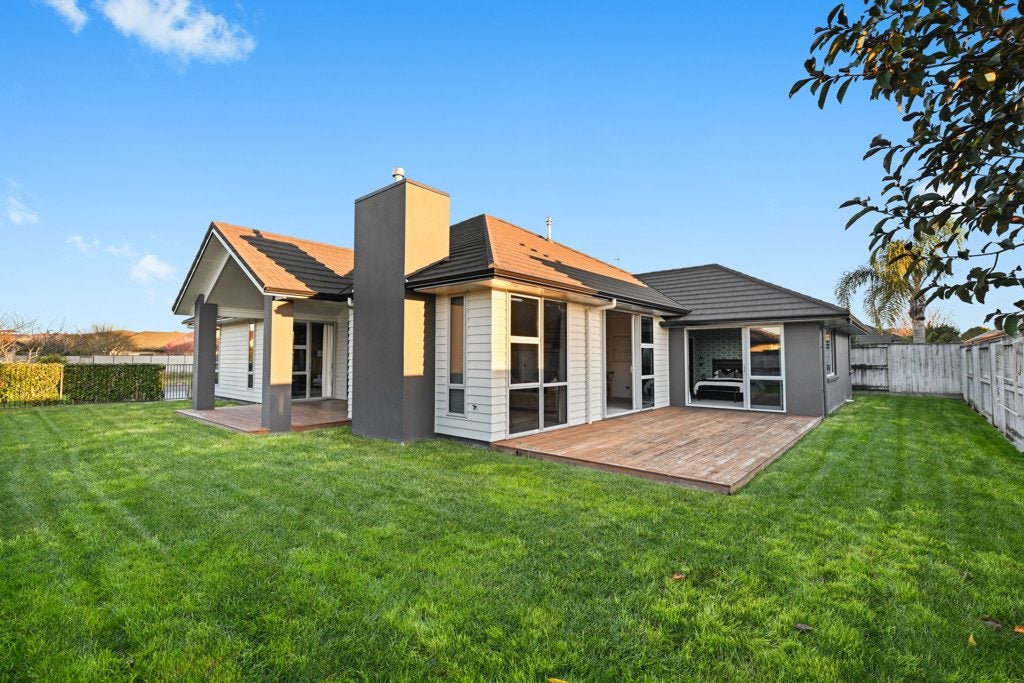 13 Bentley Rise, Flagstaff, Hamilton - Carousel 2