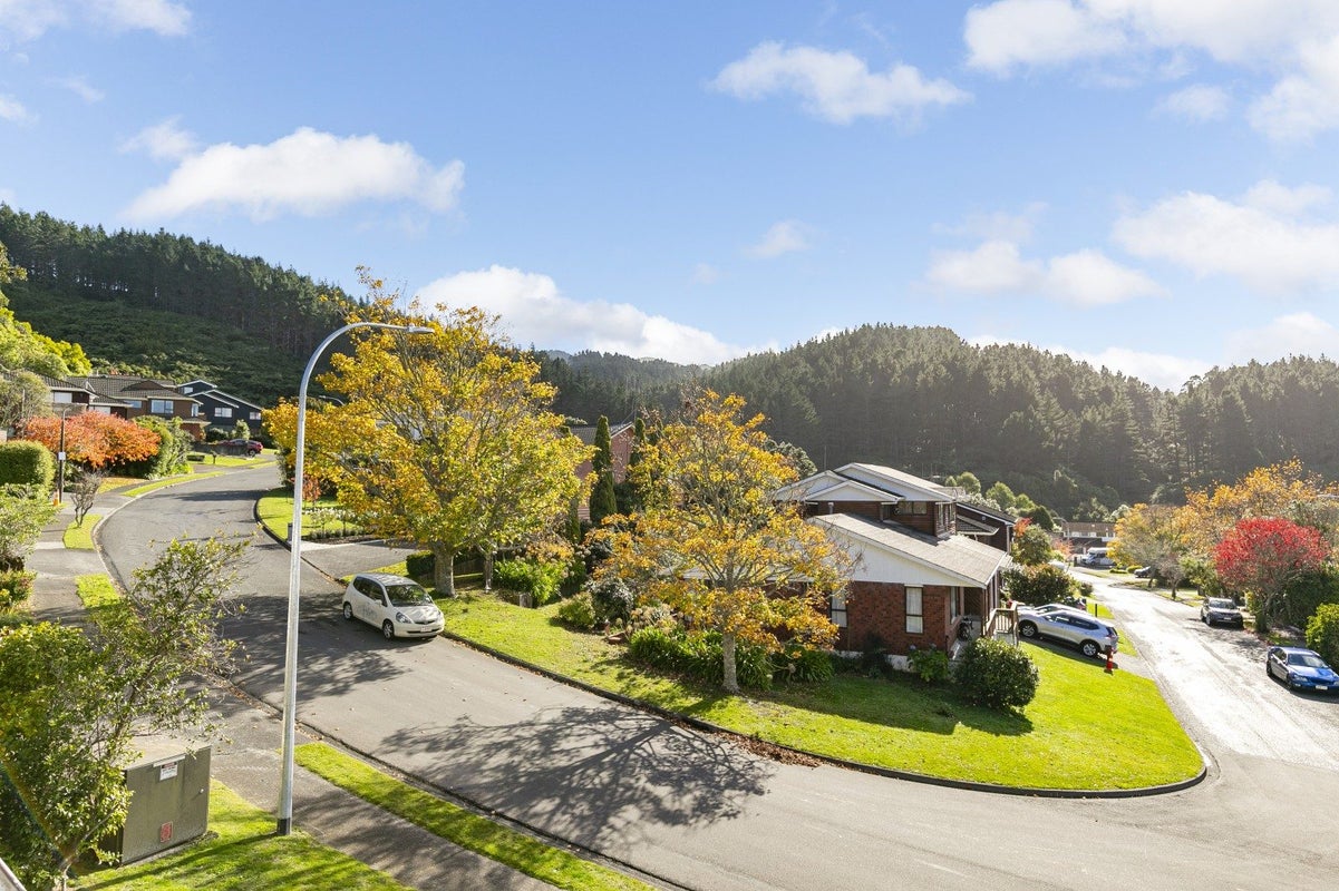 34 Peterhouse Street, Tawa, Wellington - Carousel 2