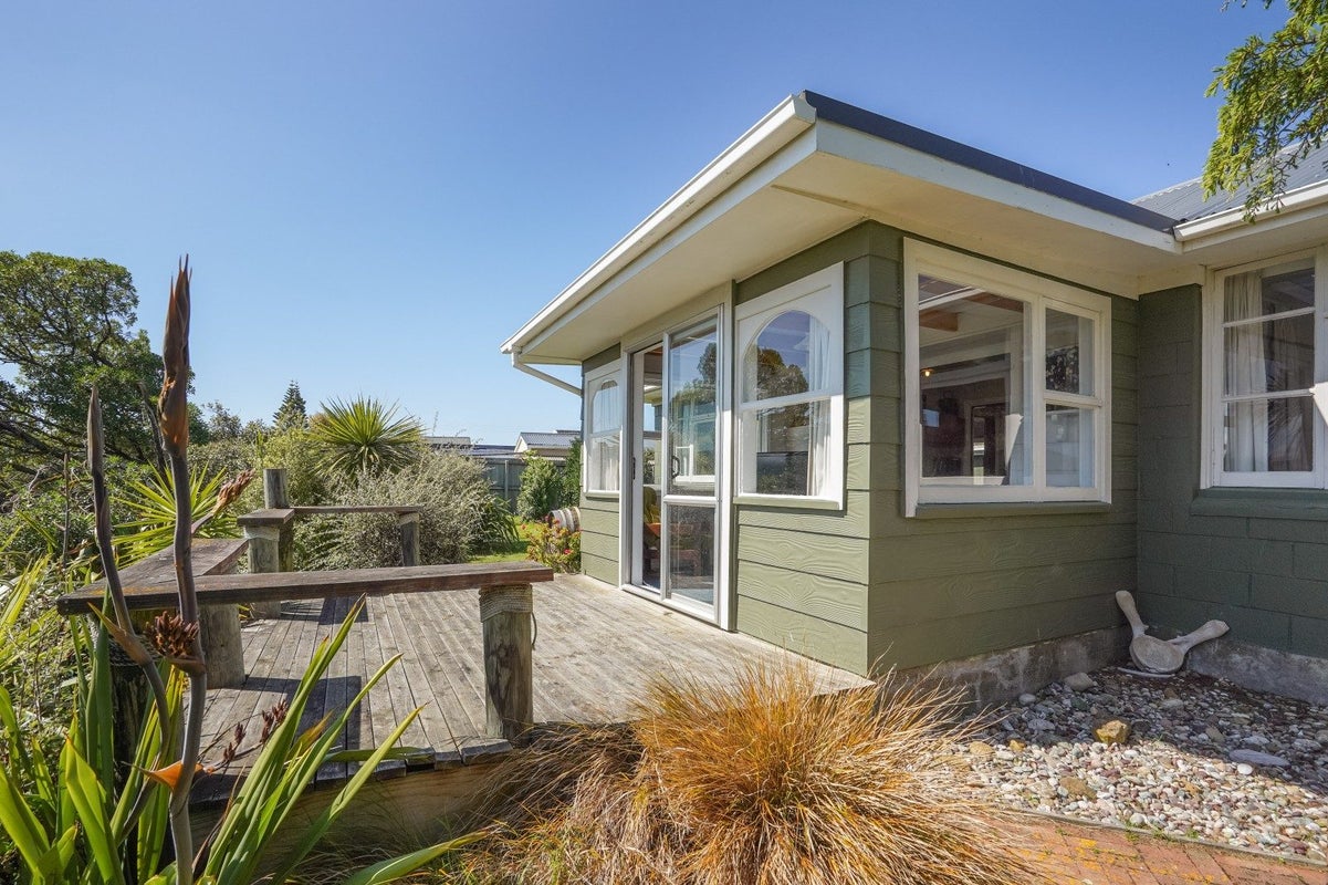 1 Lindsay Terrace, Motunau, Greta Valley - Carousel 2