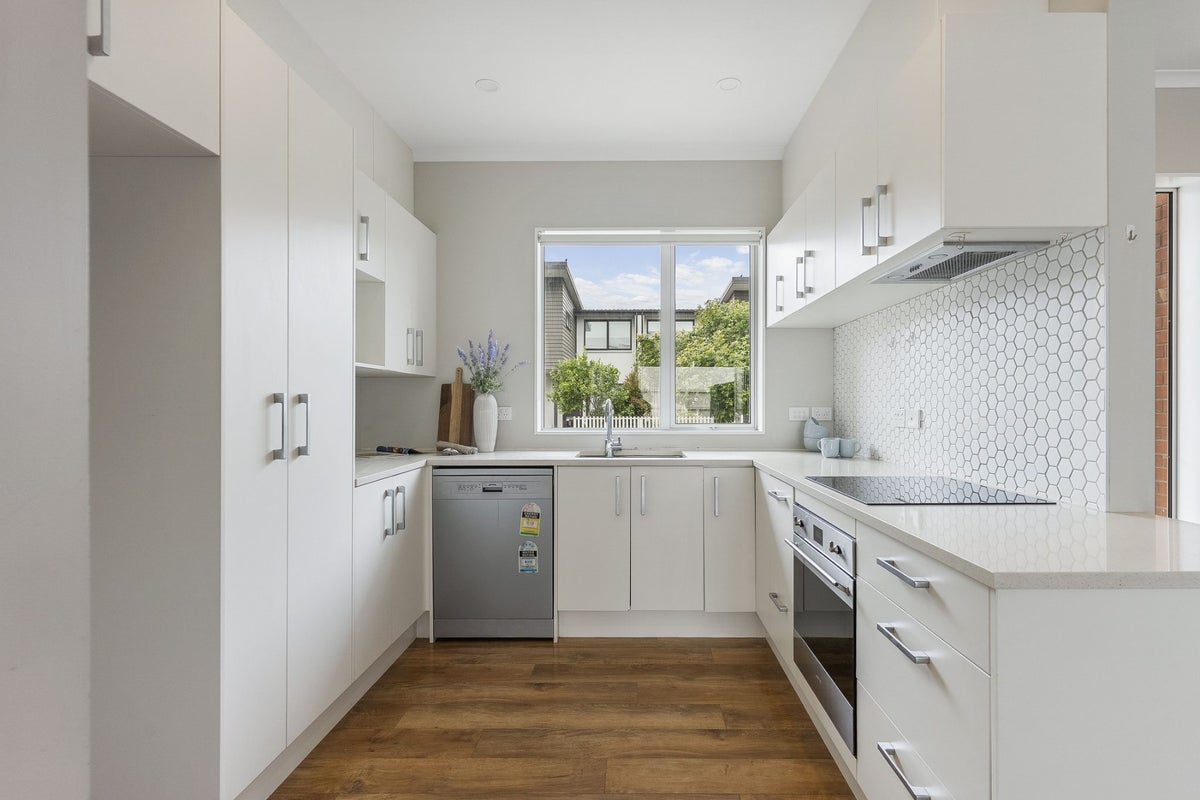 16 Whale Road, Mount Wellington, Auckland City, Auckland - Carousel 2