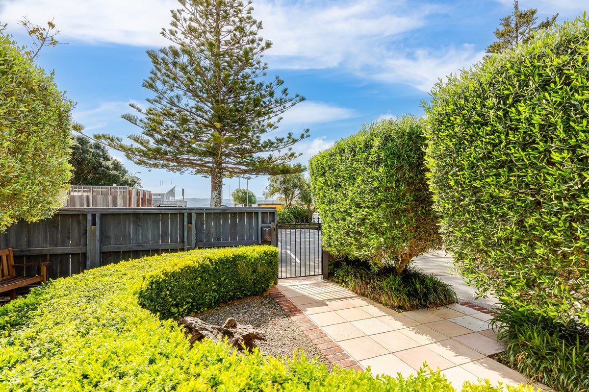 75 Marine Parade, Eastbourne, Lower Hutt - Carousel 2