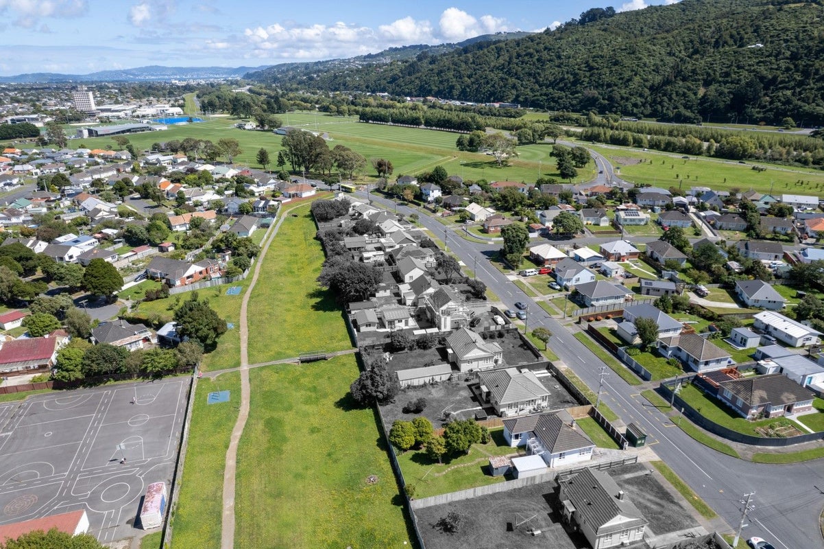 24 Reynolds Street, Taita, Lower Hutt - Carousel 23