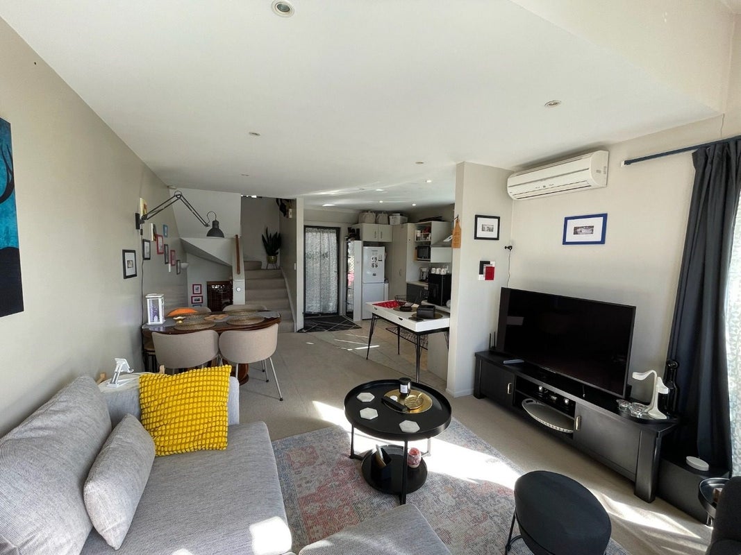 2 Donald Crescent, Karori, Wellington - Carousel 2