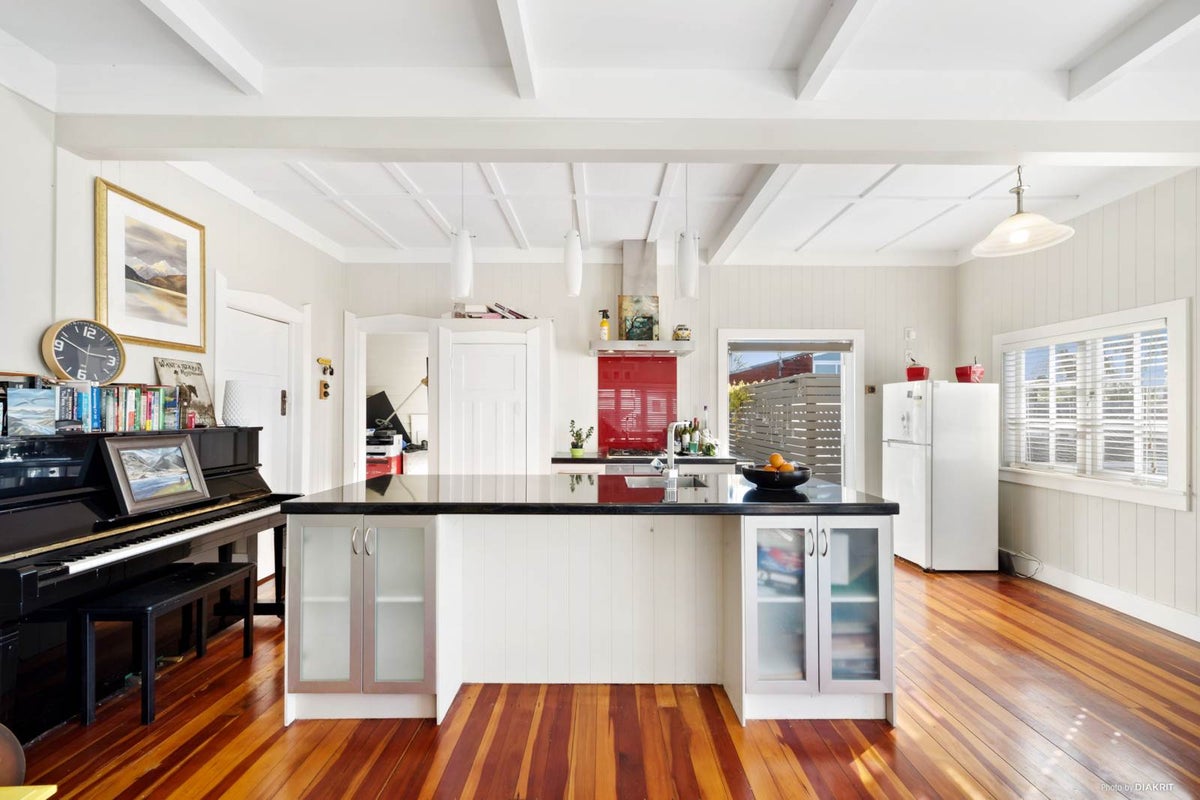 25 Rutland Road, Stanley Point, Auckland - Carousel 1