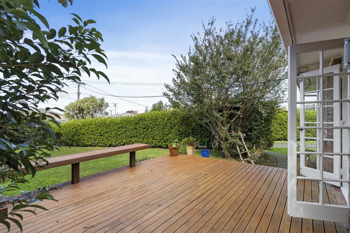 21 Ward Crescent, Te Atatu Peninsula, Auckland - Carousel 2