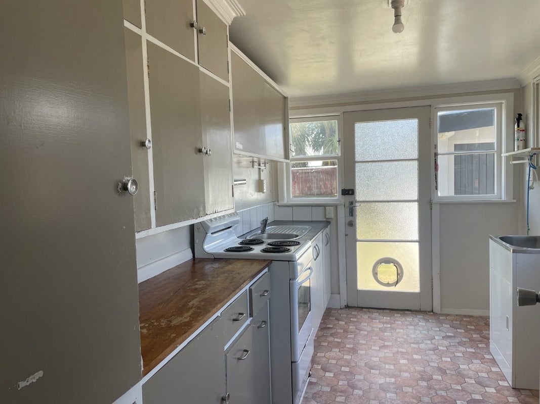 20 Bay Street, Petone, Lower Hutt - Carousel 2