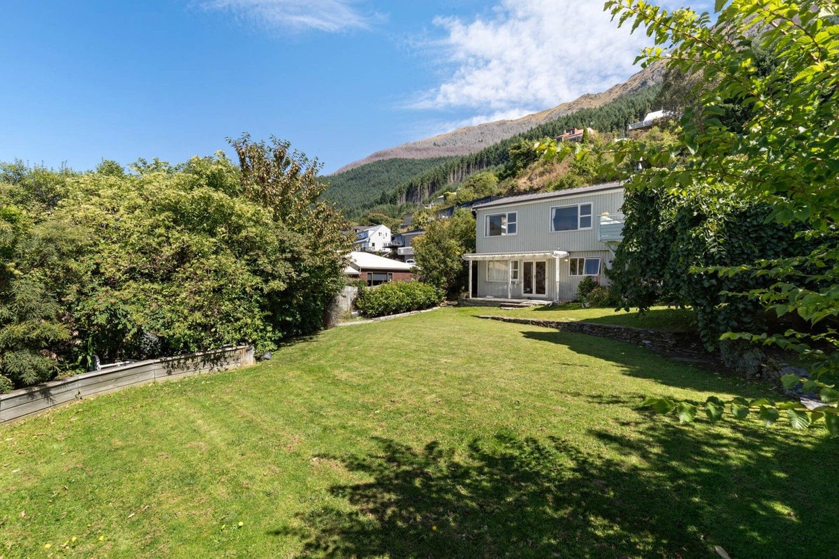 27 Avalon Crescent, Fernhill, Queenstown - Carousel 26