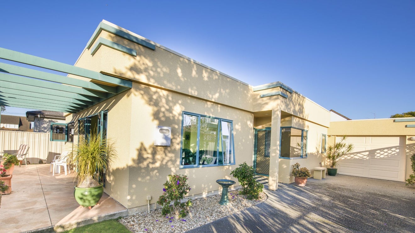 2A Cambridge Terrace, Taradale, Napier - Carousel 1