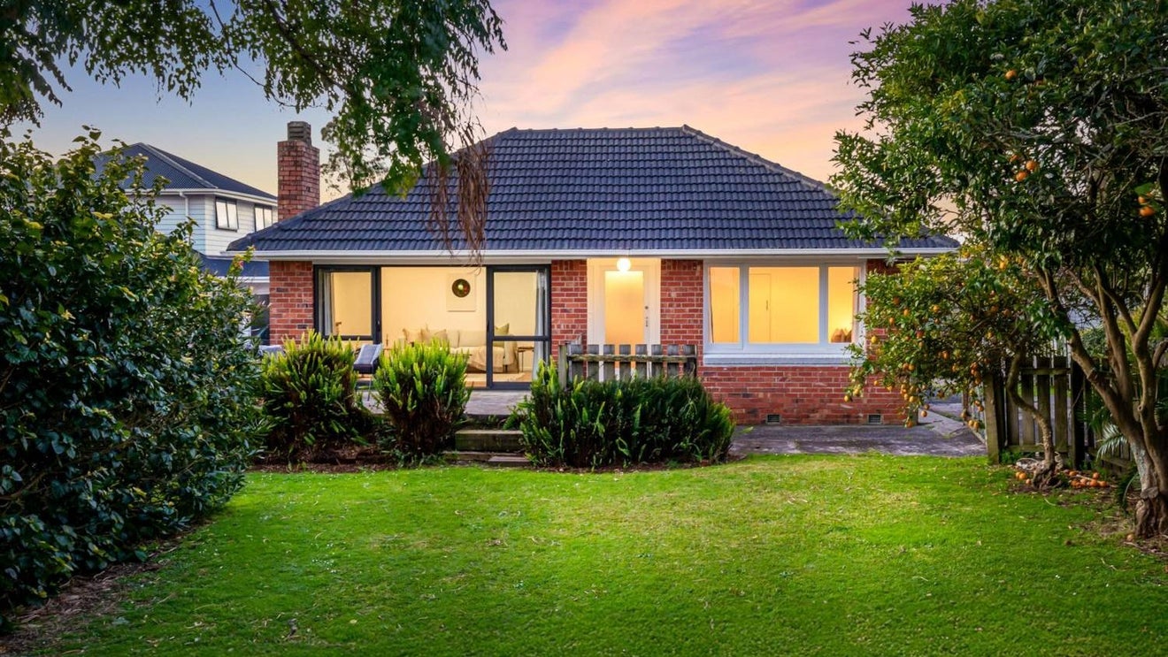 54A Waipani Road, Te Atatu Peninsula, Auckland - Carousel 1