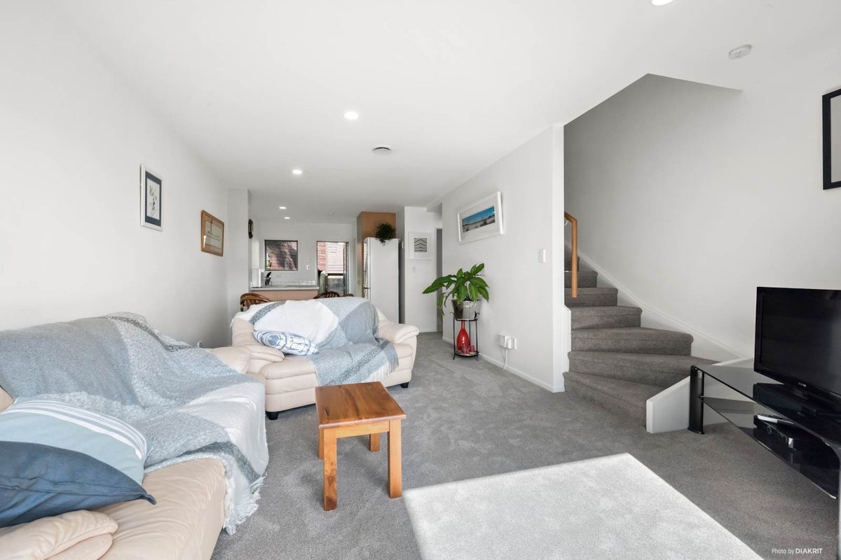 1/13 Pannill Place, Oteha, Auckland - Carousel 1