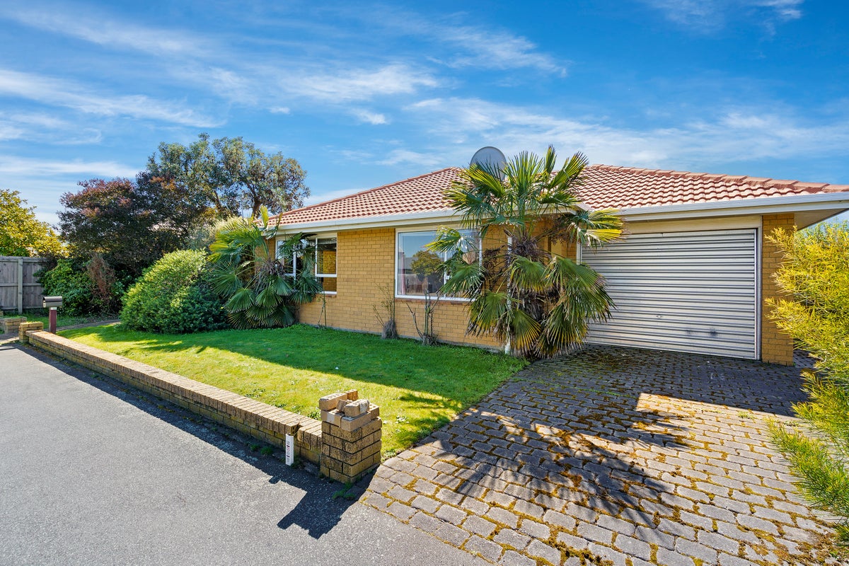 1/2 Bentley Street, Russley, Christchurch - Carousel 1