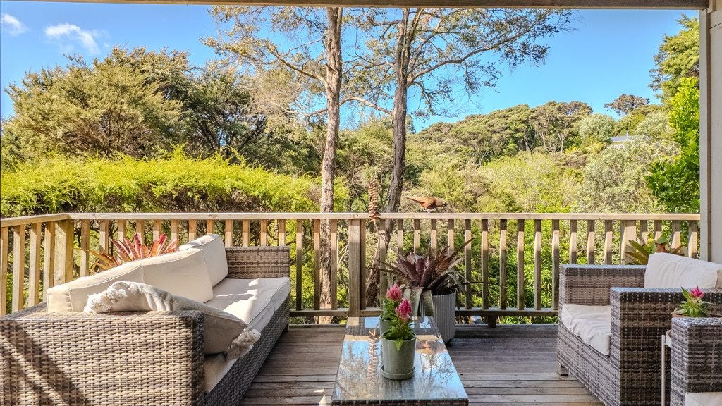 10 Hobson Terrace, Onetangi, Waiheke Island - Carousel 1