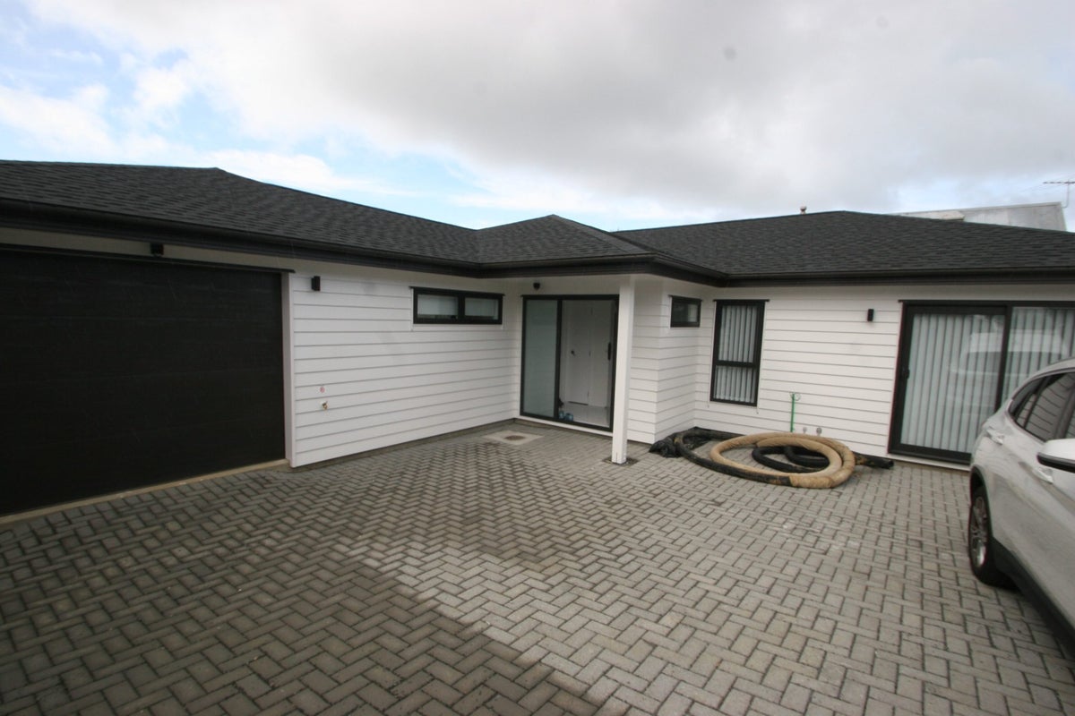 63 Fairclough Road, Beach Haven, Auckland - Carousel 2