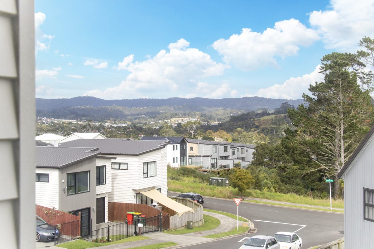 21 Mamuku Drive, Massey, Auckland - Carousel 2