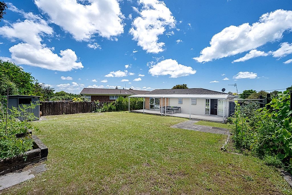 11 Willoughby Avenue, Howick, Auckland - Carousel 1