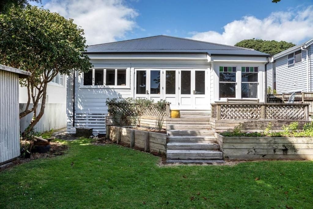 257 Courtenay Street, Strandon, New Plymouth - Carousel 12