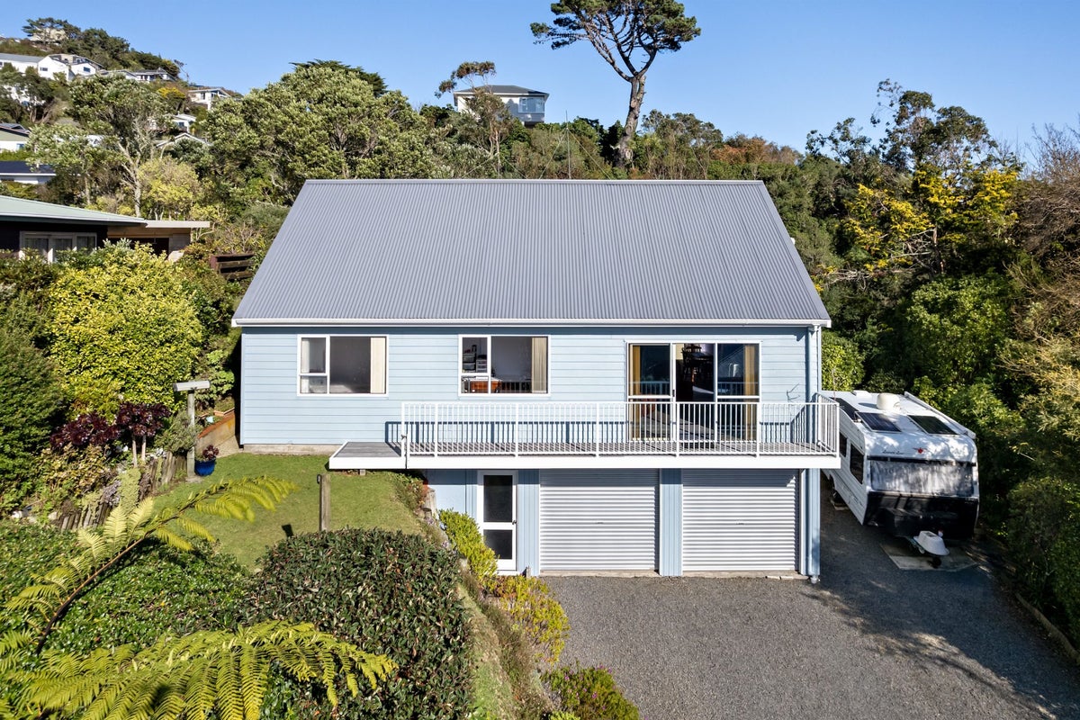 6 Hardy Street, Johnsonville, Wellington - Carousel 1