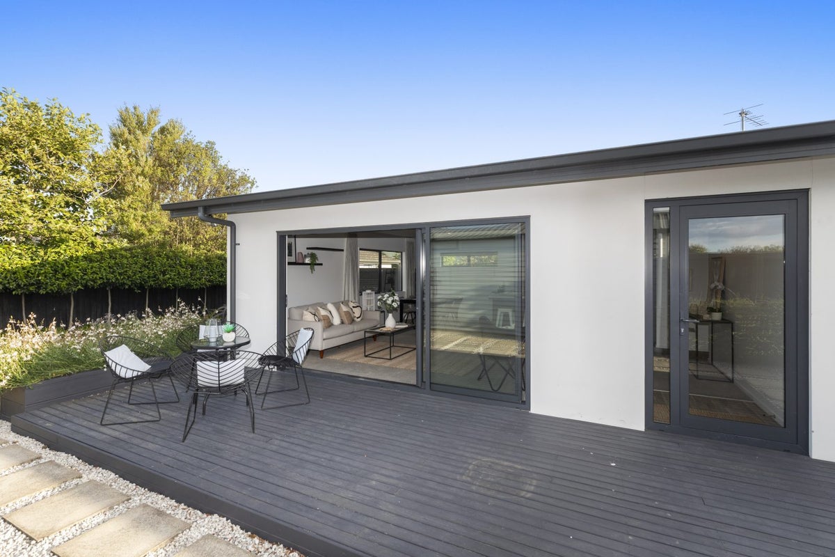 2/18 Lamorna Road, Parklands, Christchurch - Carousel 1