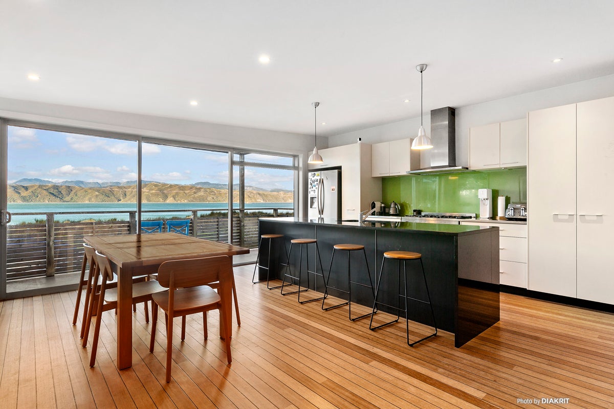 203 Marine Parade, Seatoun, Wellington - Carousel 2