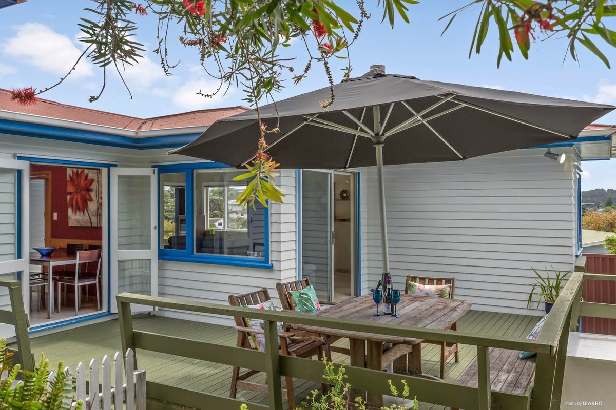 15 Lanigan Street, Birkdale, Auckland - Carousel 1