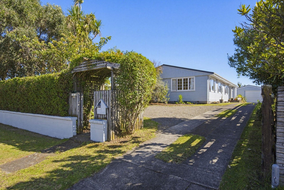 6 Teoti Street, Paraparaumu Beach, Paraparaumu - Carousel 1