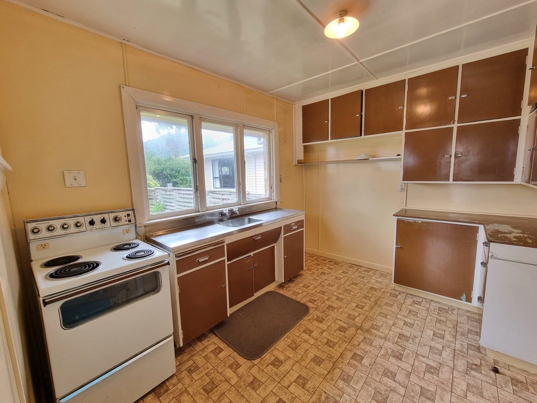 13 Nelson Quay, Cobden, Greymouth - Carousel 2